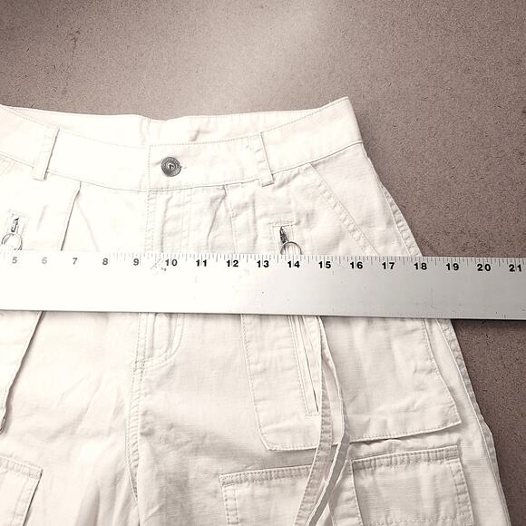 NWT Divided Cargo Shorts Wmns 4 Beige Strap D-ring Flap Pockets Utility Feminine - Picture 4 of 12